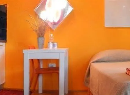 Via Punta 8 3* ボローニャ