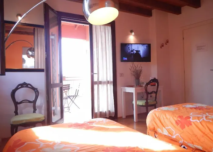 Via Punta 8 3* Bolonya